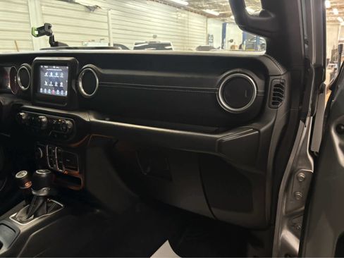 Used 2018 Jeep Wrangler Unlimited Sahara w/ Dual Top Group AWD/4WD image 28