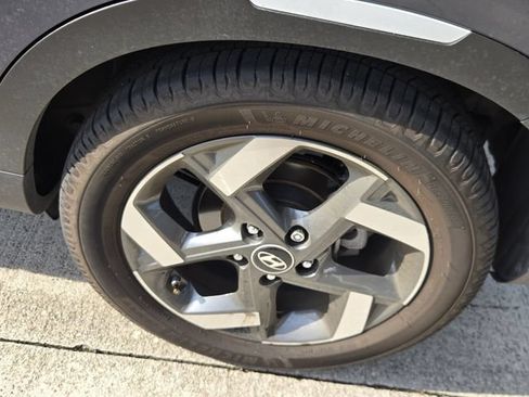 Used 2023 Hyundai Venue Limited w/ Cargo Package FWD image 11