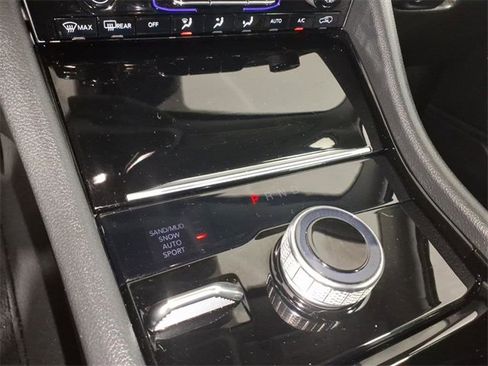 Used 2023 Jeep Grand Cherokee Limited image 21