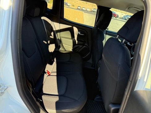 Used 2023 Jeep Renegade Latitude image 14