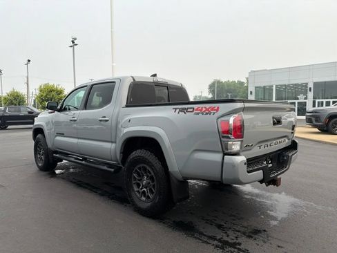 Used 2020 Toyota Tacoma TRD Sport w/ TRD Premium Sport Package AWD/4WD image 5