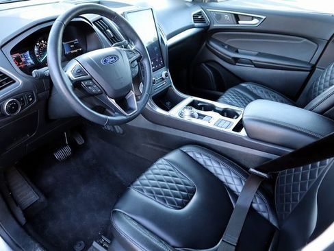 Used 2024 Ford Edge Titanium image 3