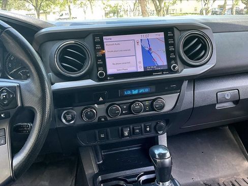 Used 2022 Toyota Tacoma TRD Sport AWD/4WD image 9