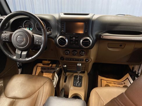 Certified 2015 Jeep Wrangler Unlimited Sahara w/ Dual Top Group image 30