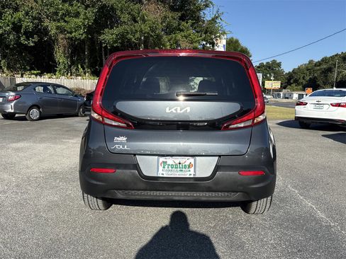 Used 2022 Kia Soul LX image 4