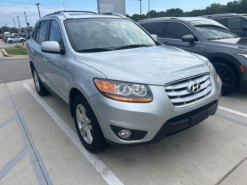 Used 2010 Hyundai Santa Fe Limited FWD image 3