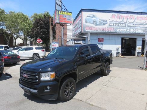Used 2018 GMC Canyon SLE w/ Nightfall Edition AWD/4WD image 2