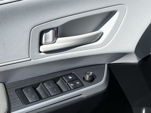 Used 2025 Toyota Sienna LE FWD image 21