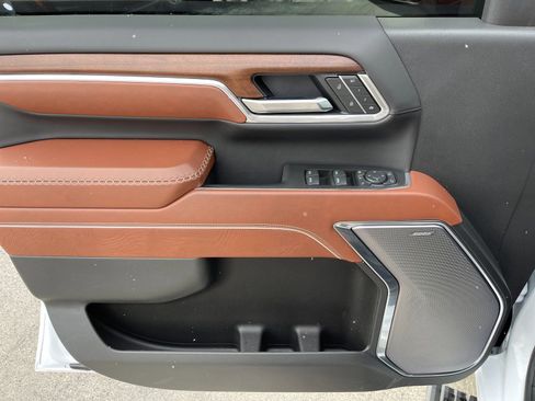 Used 2025 GMC Sierra 2500 Denali Ultimate image 12