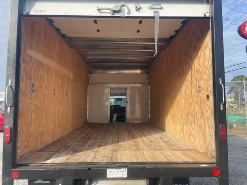 Used 2021 Ford E-350 and Econoline 350 Super Duty w/ Power Windows & Locks Group image 32