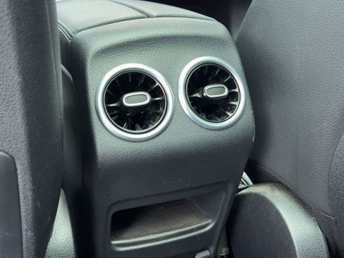 Used 2021 Mercedes-Benz GLB 250 4MATIC w/ Premium Package image 40