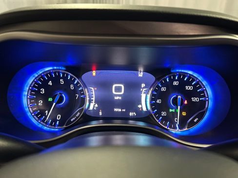 Used 2023 Chrysler Pacifica Touring-L FWD image 16