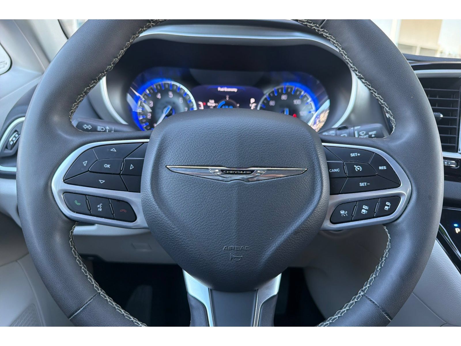 Used 2023 Chrysler Pacifica Touring-L FWD image 26