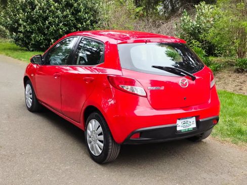 Used 2014 MAZDA MAZDA2 Sport FWD image 3