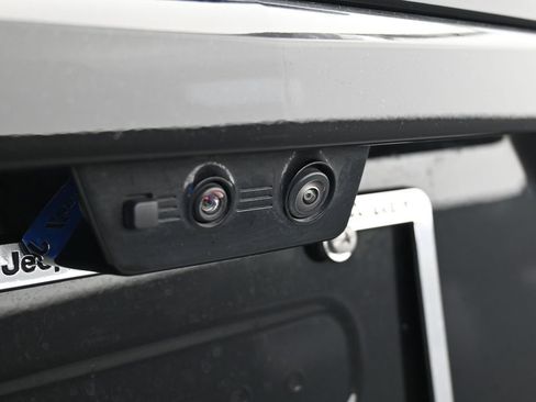 Used 2025 Cadillac Escalade ESV Sport w/ Touring Package image 49