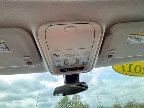 Used 2017 Cadillac XT5 Luxury w/ Driver Awareness Package image 40