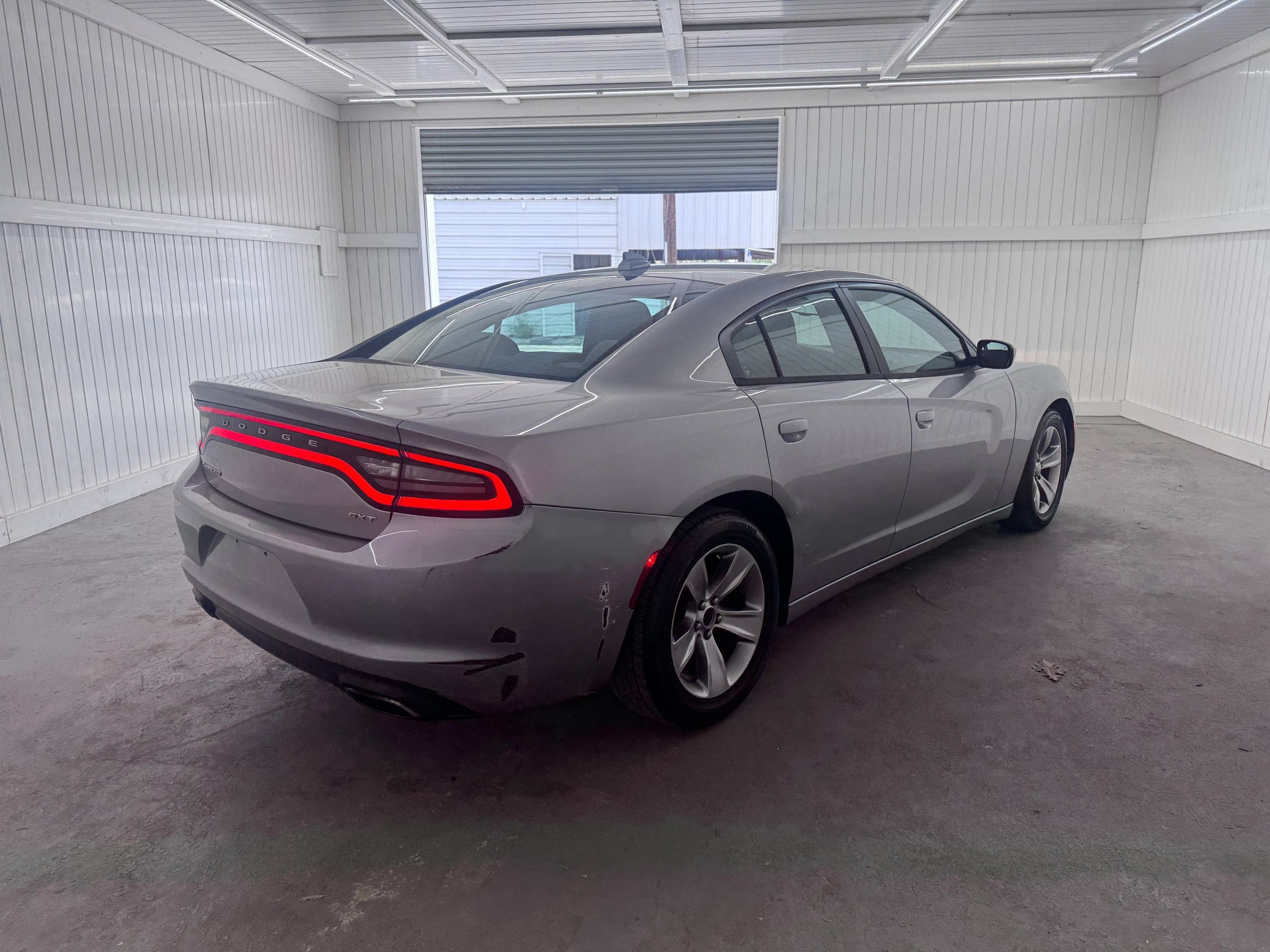 Used 2016 Dodge Charger SXT RWD image 5
