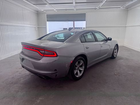 Used 2016 Dodge Charger SXT image 5