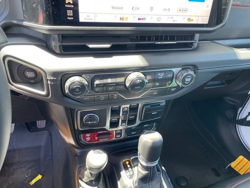 New 2026 Jeep Gladiator Rubicon AWD/4WD image 13