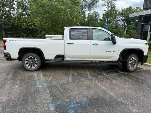 Used 2023 Chevrolet Silverado 2500 Custom w/ Custom Convenience Package AWD/4WD image 9