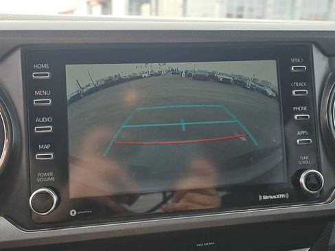 Used 2020 Toyota Tacoma TRD Sport image 17