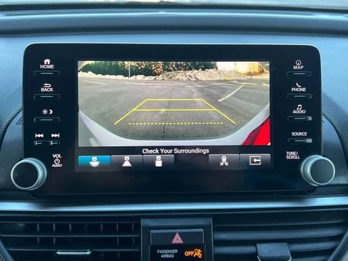Used 2018 Honda Accord Touring image 38