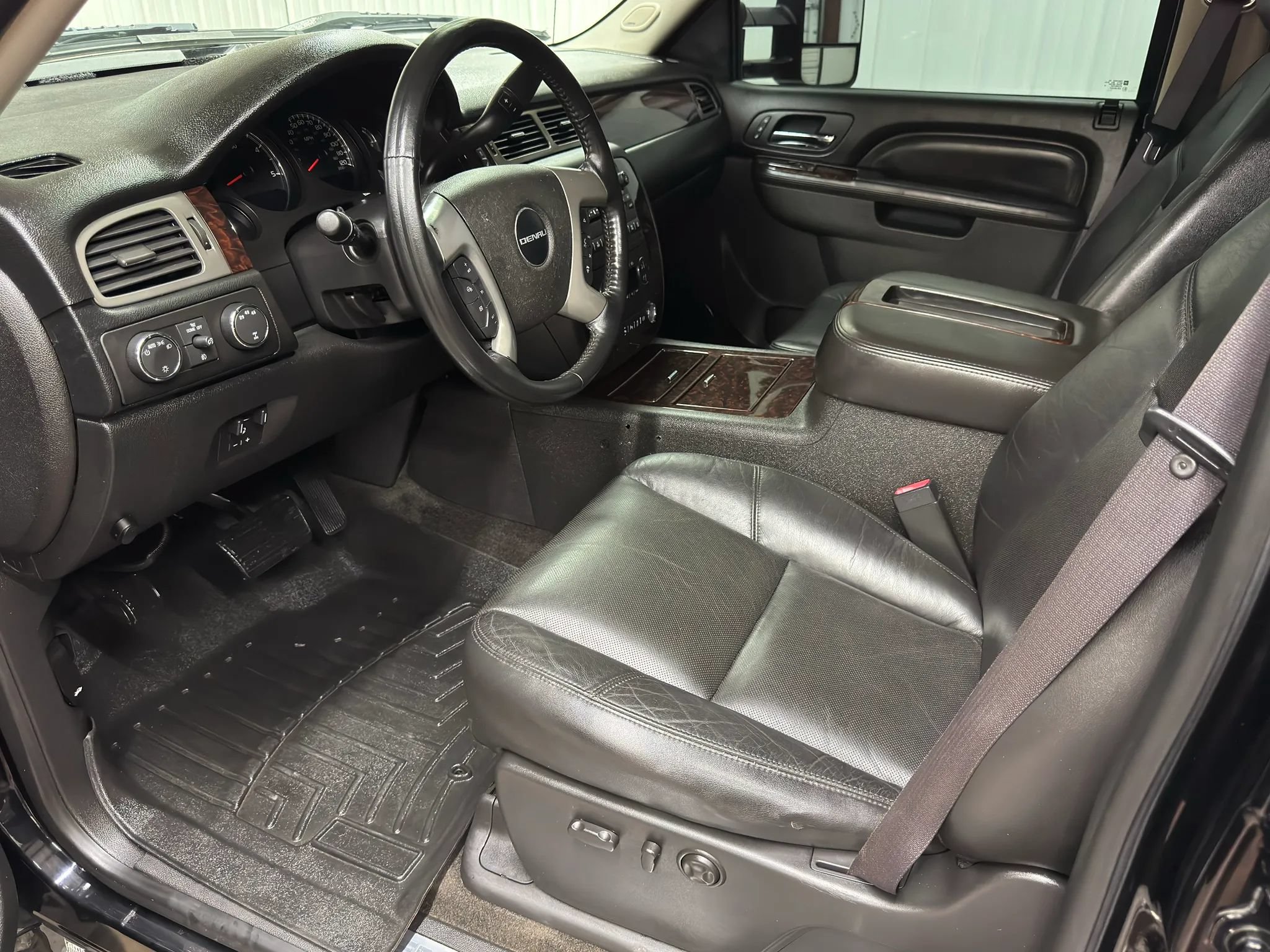 Used 2012 GMC Sierra 2500 Denali w/ Suspension Package, Off-Road AWD/4WD image 9
