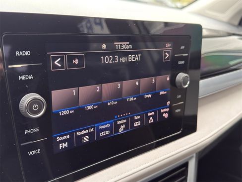 New 2025 Volkswagen Taos SE image 10