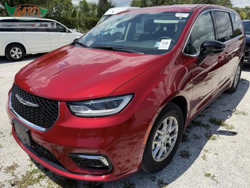 Used 2024 Chrysler Pacifica Touring-L FWD image 1