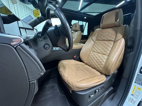 Used 2023 Cadillac Escalade Premium Luxury image 28