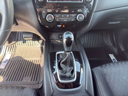 Used 2020 Nissan Rogue SV FWD image 20