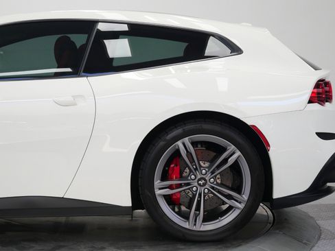 Used 2017 Ferrari GTC4Lusso AWD/4WD image 49