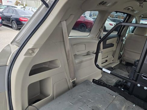 Used 2011 Honda Odyssey EX image 17