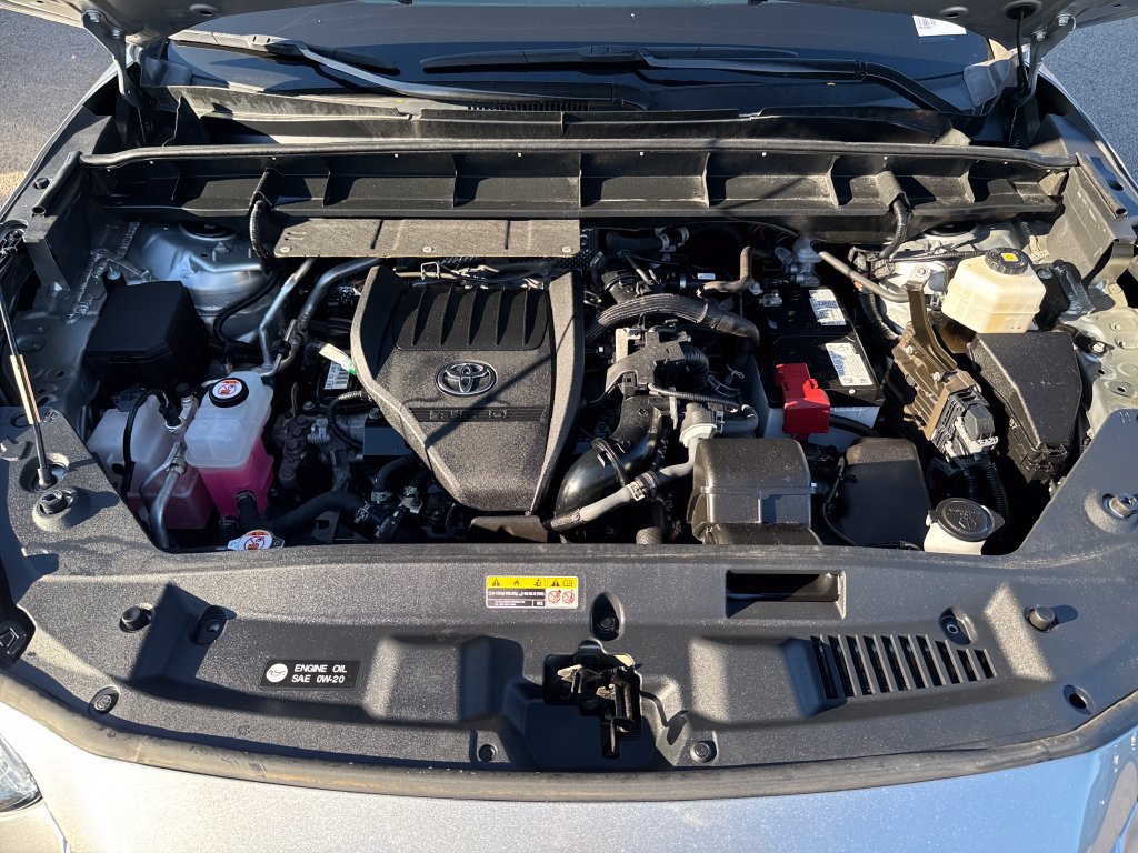Used 2024 Toyota Highlander XLE AWD/4WD image 49