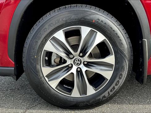 Used 2023 Toyota Highlander XLE image 7