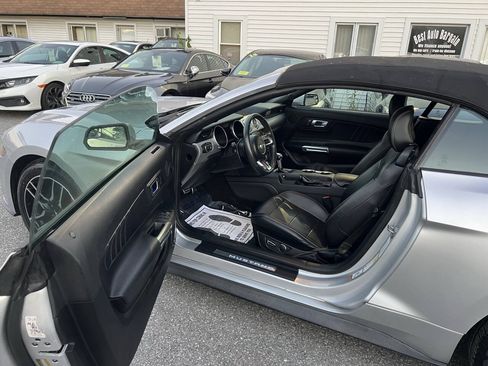 Used 2018 Ford Mustang GT Premium RWD image 13