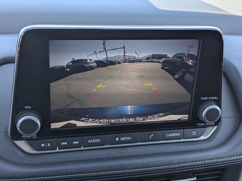 Used 2025 Nissan Rogue SV AWD/4WD image 16