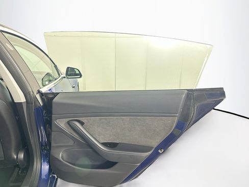 Used 2018 Tesla Model 3 Mid Range image 29