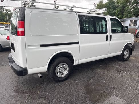 Used 2018 Chevrolet Express 2500 w/ Driver Convenience Package RWD image 10