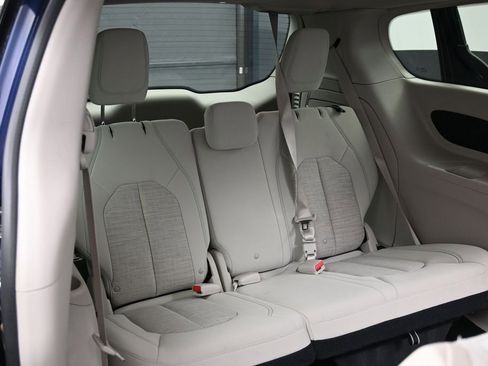 Used 2017 Chrysler Pacifica Touring Plus image 29