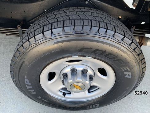 Used 2020 Chevrolet Express 3500 w/ Driver Convenience Package RWD image 22