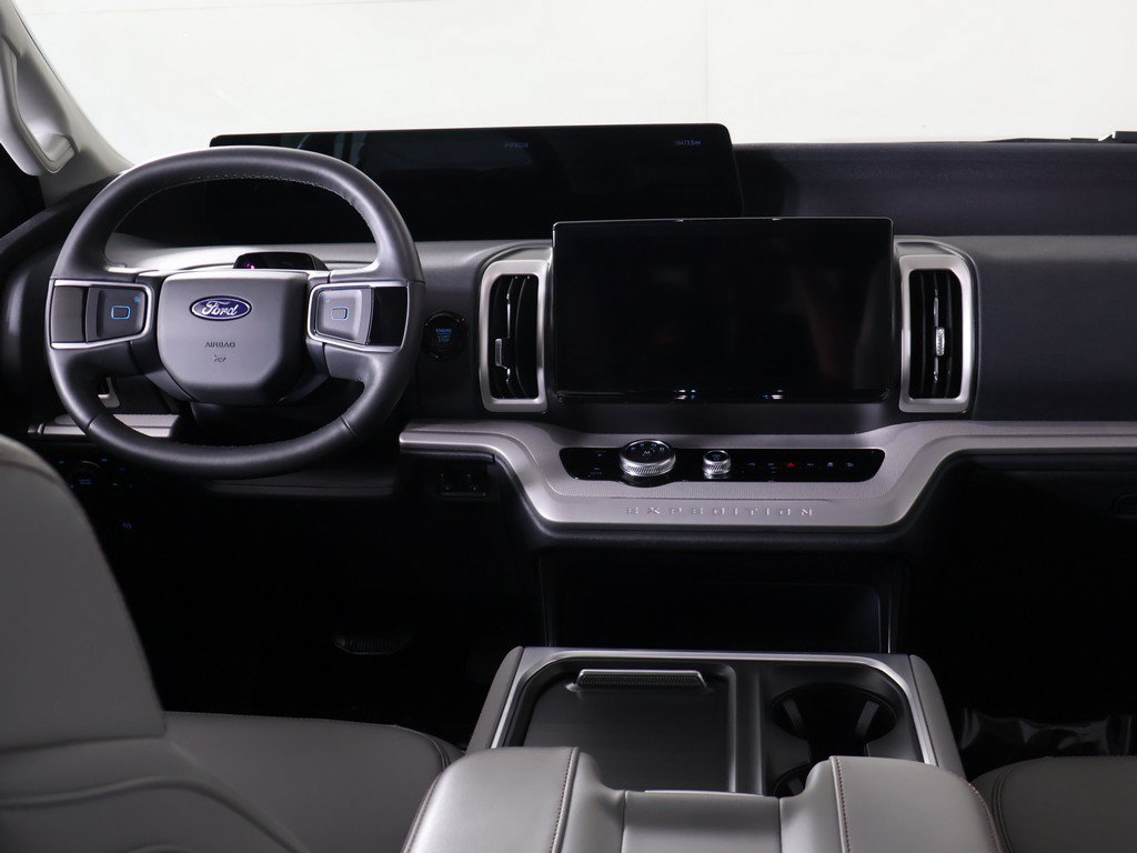 Used 2025 Ford Expedition Max Active AWD/4WD image 38