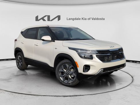 New 2026 Kia Seltos LX FWD image 2