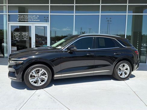 Used 2023 Genesis GV70 2.5T AWD/4WD image 3