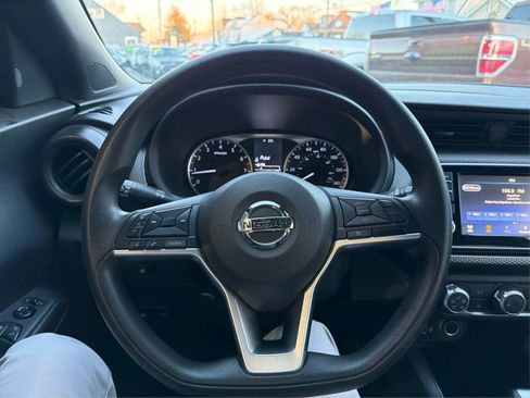 Used 2020 Nissan Kicks S image 16