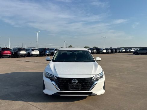 Certified 2025 Nissan Sentra SV FWD image 5