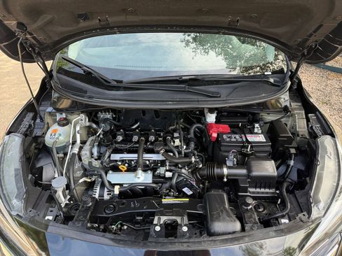 Used 2025 Nissan Versa SV FWD image 32