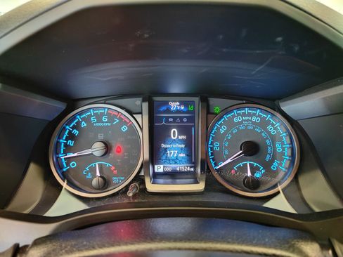 Used 2021 Toyota Tacoma TRD Sport image 15