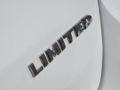 Used 2021 Jeep Grand Cherokee Limited w/ Premium Lighting Group image 12