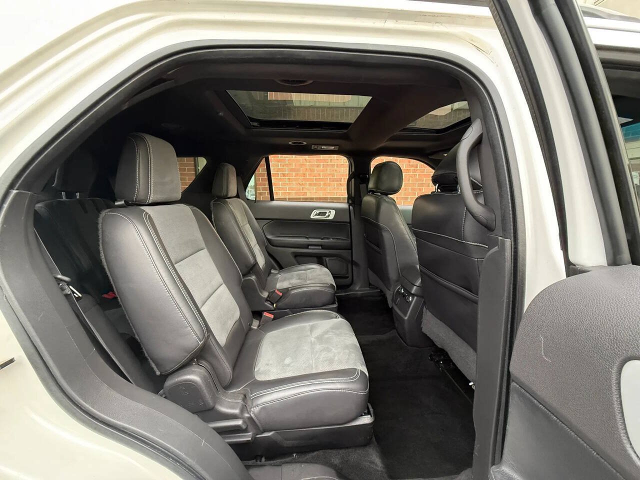 Used 2015 Ford Explorer XLT w/ Equipment Group 202B AWD/4WD image 20